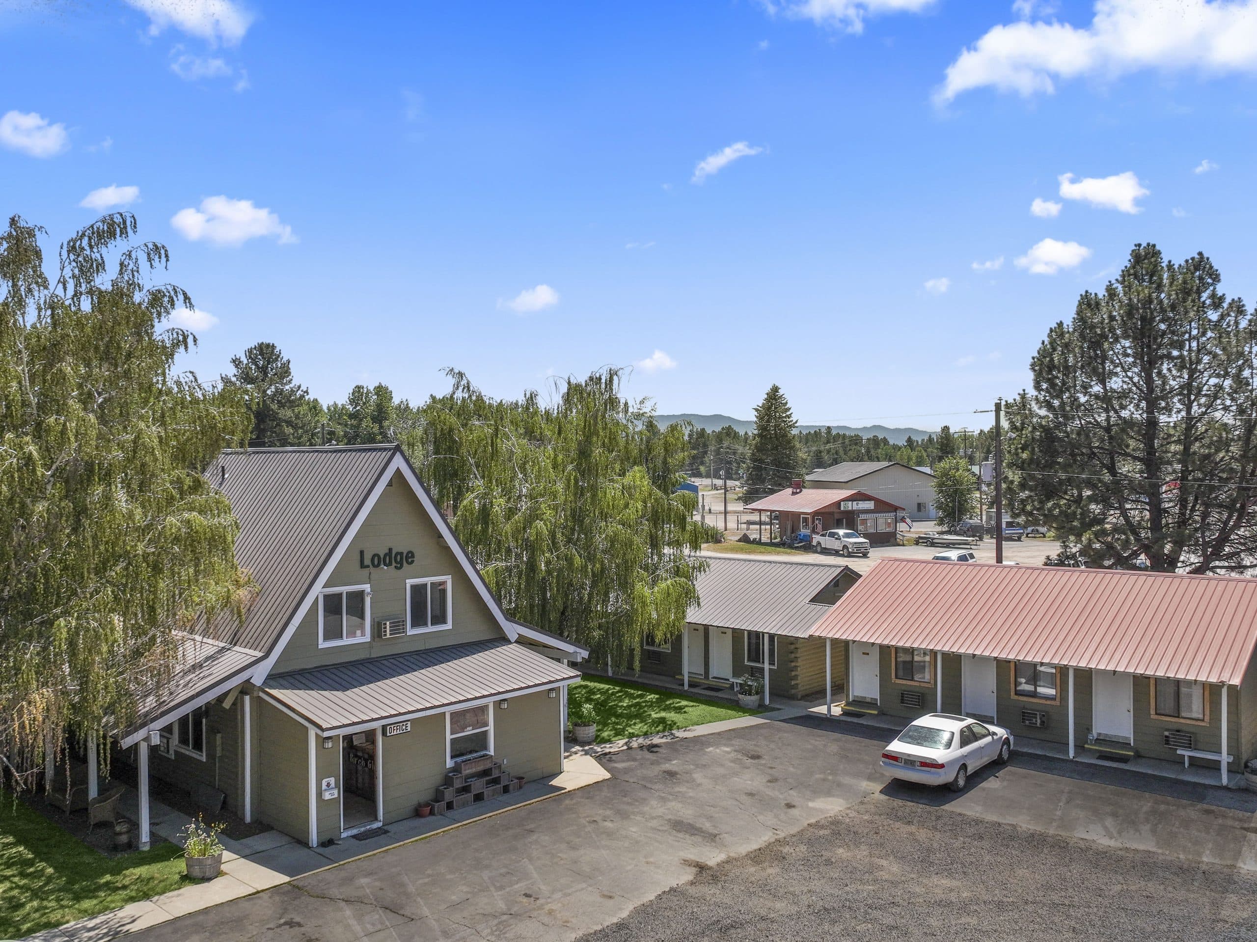 Daytime aerial view of Birch Glen Lodge and Lake Cascade
