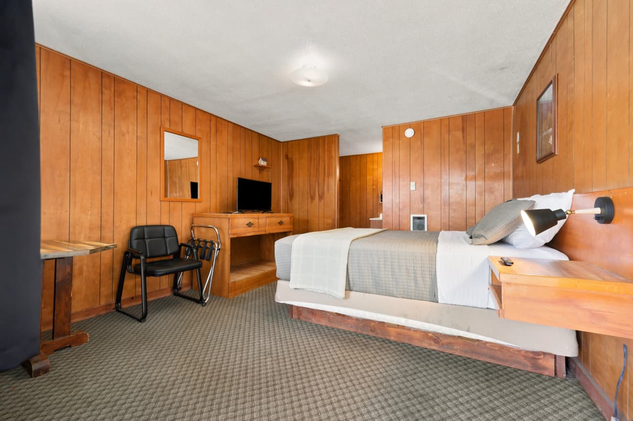 Royal King room at Birch Glen Lodge in Cascade, Idaho