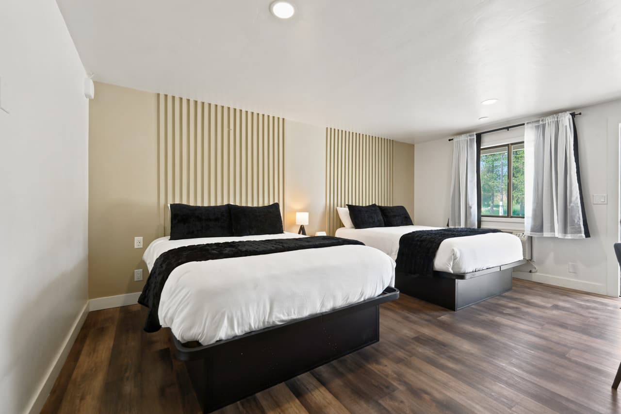 Deluxe Double room at Birch Glen Lodge in Cascade, Idaho